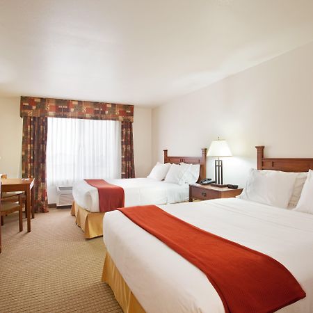 Holiday Inn Express Hotel & Suites Mattoon, An Ihg Hotel Room photo