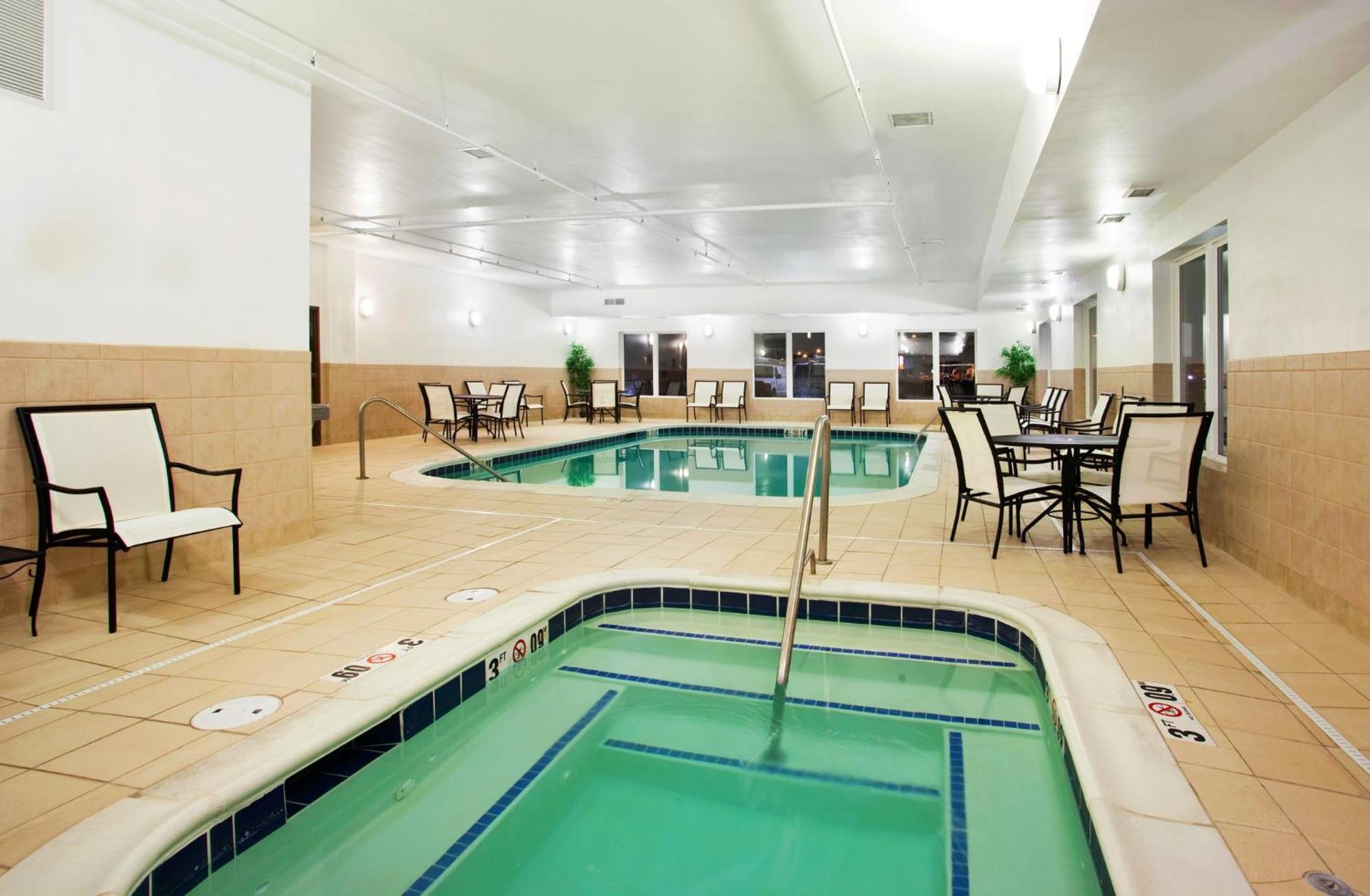 Holiday Inn Express Hotel & Suites Mattoon By Ihg Exterior photo