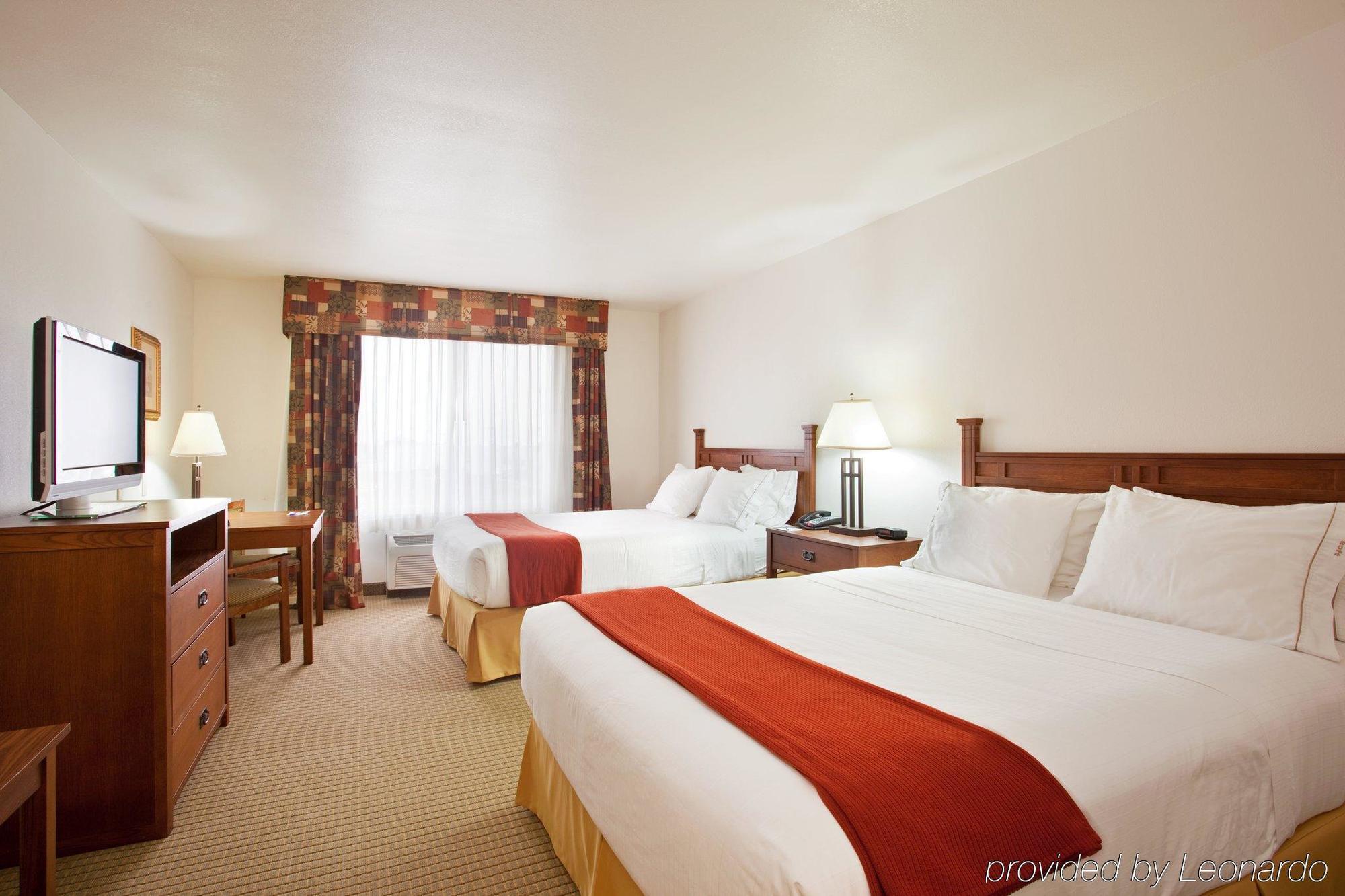 Holiday Inn Express Hotel & Suites Mattoon, An Ihg Hotel Room photo